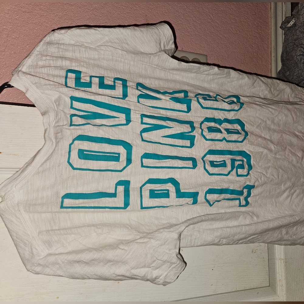 White brand pink tshirt